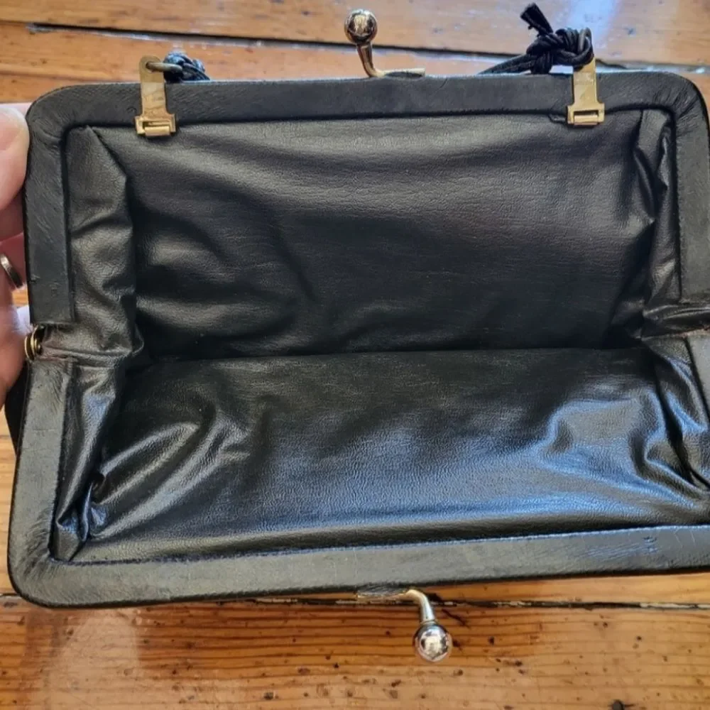 Vintage Black Velvet Silver Clasp Closure Purse‎